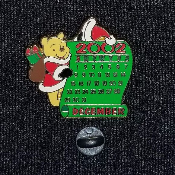 Disney Pin Winnie the Pooh December 2002 Calendar Santa Holiday Xmas VTG 16387 - Picture 6 of 8